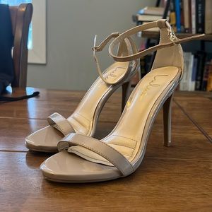 Nude, open toe pumps